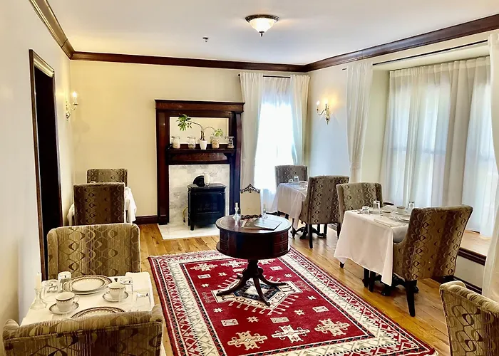 Dartmouth House Inn