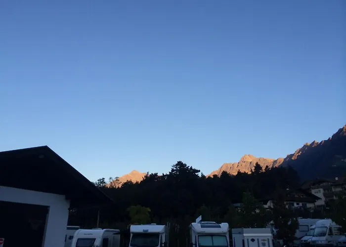 Hotel Garni Schneeburghof Tirolo