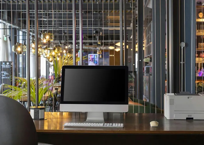 Moxy London Heathrow Airport Hotel Hounslow