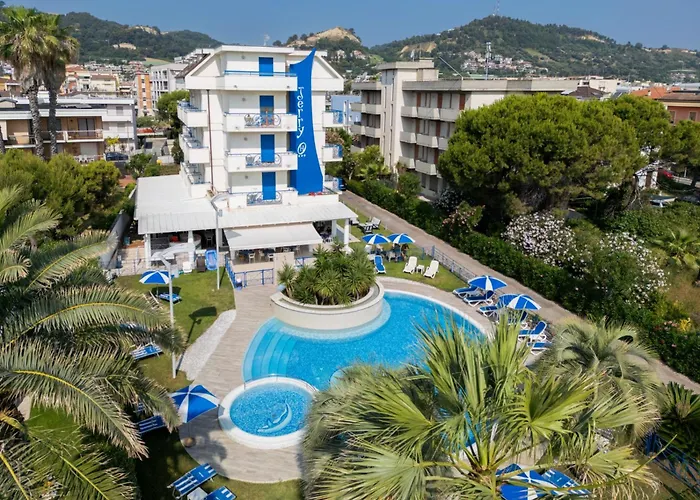 Jerry - Beachfront & Private Pool