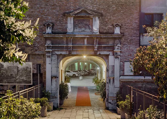 Porta Altinia Suites