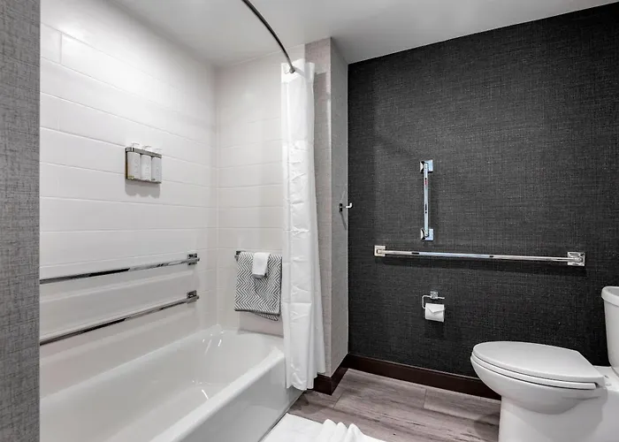 Cambria Hotel Portland Downtown Old Port
