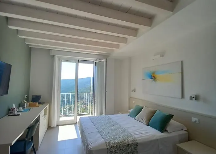 Lilliput Guest House-Noli Voze
