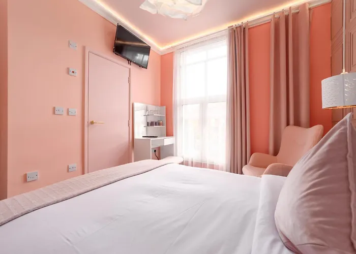Harbour Hub Hotel