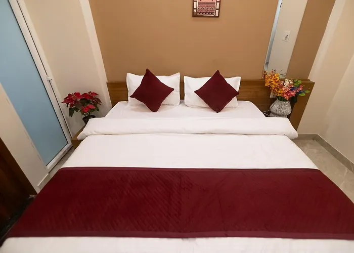 Hotel Raaz And Family Restaurant