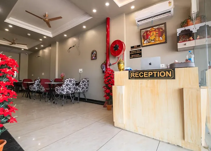 Hotel Raaz And Family Restaurant