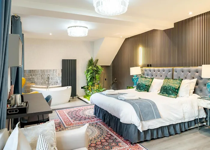 Waterhead Bath Suites - Parking And Light Breakfast