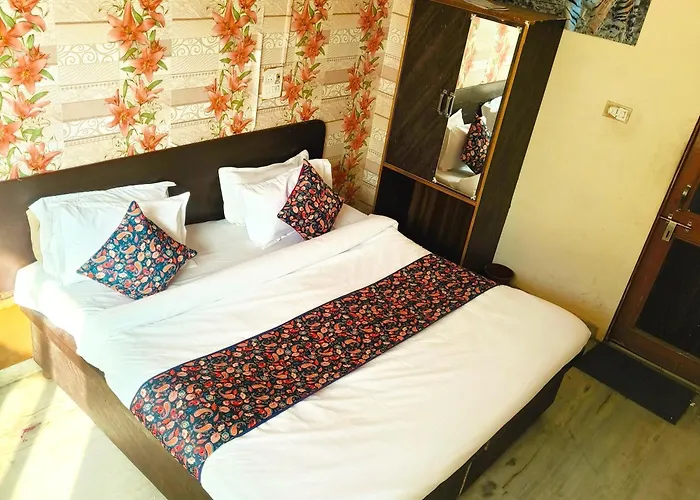 Vasant Stays By Amisha Palace - 5 Min Walk To Railway Station