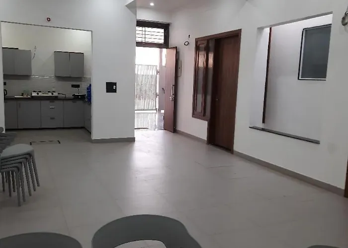 Agra (Uttar Pradesh) Dog Friendly Hotels