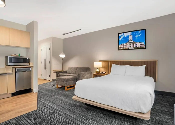 Alluxsuites At 1876, An Ascend Collection Hotel