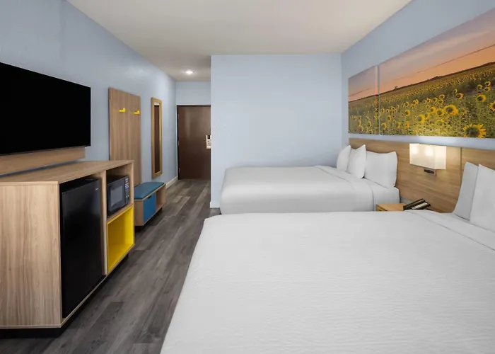 Days Inn By Wyndham Dodge City