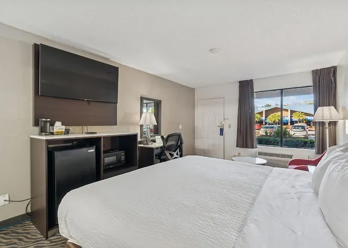 Ramada By Wyndham Temple Terrace/Tampa North