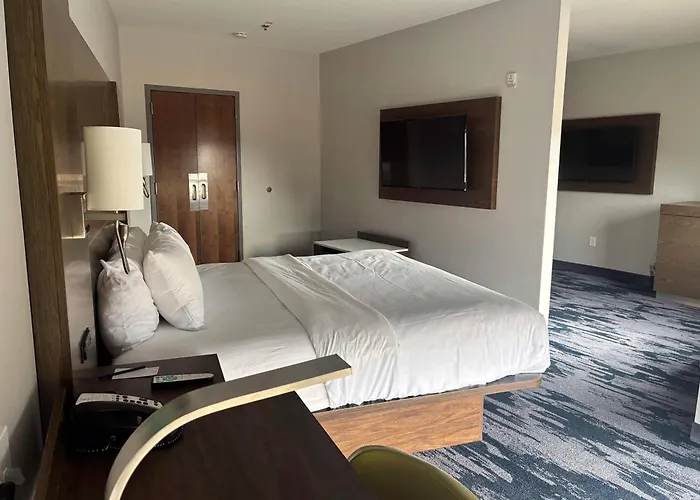 Comfort Inn & Suites Near Lake Guntersville Scottsboro