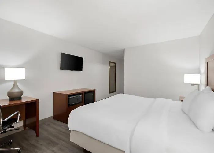 Comfort Inn & Suites Cincinnati Eastgate