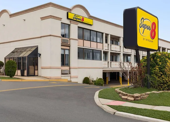 Super 8 By Wyndham Meadowlands