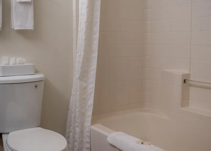 Quality Inn & Suites Fresno Northwest