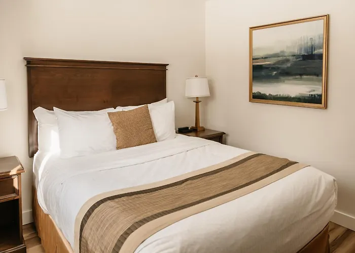 Aurora Inn Kingston