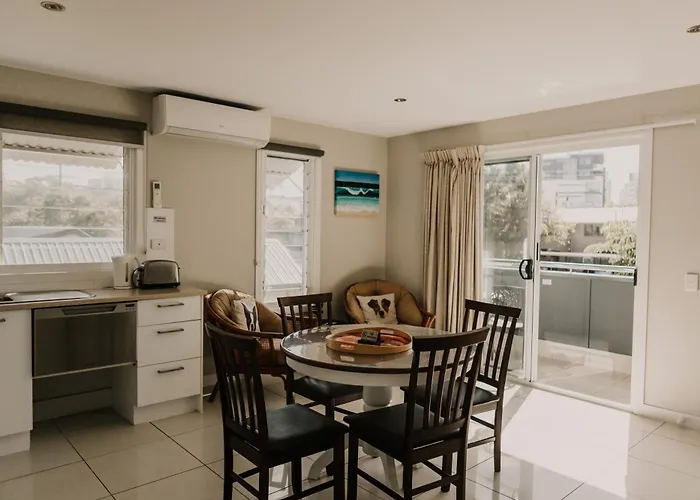 Saltwater Villas - Pet Friendly Accommodation Mooloolaba
