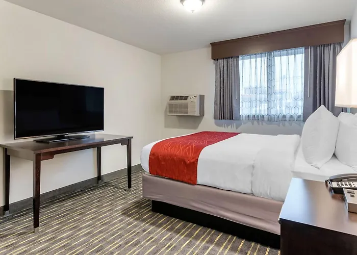 Comfort Inn & Suites Near Washington Square