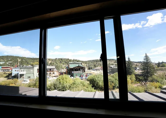 The Boulder Creek Lodge
