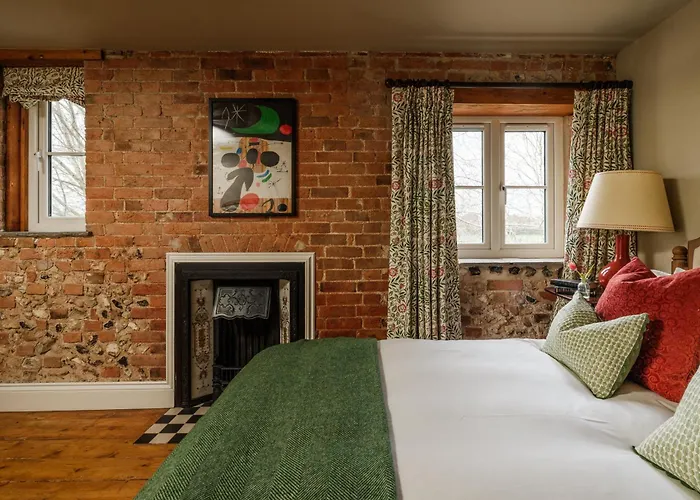 The Dog And Gun Hotel Netheravon