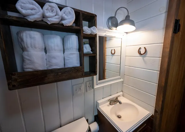 Shaver Lake Village Hotel
