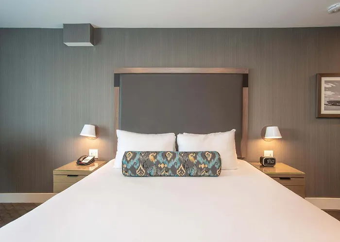 Sandman Signature Ottawa Airport Hotel