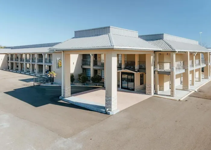 Super 8 By Wyndham Jackson Ms Near The Fairgrounds