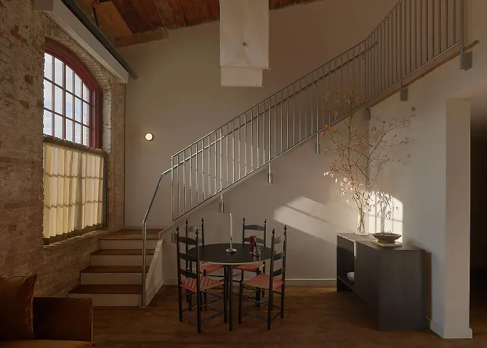 Pocketbook Hotel And Baths
