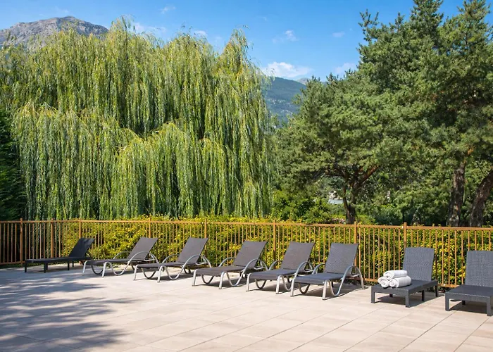 Logis Hotel-Restaurant Spa Le Lac