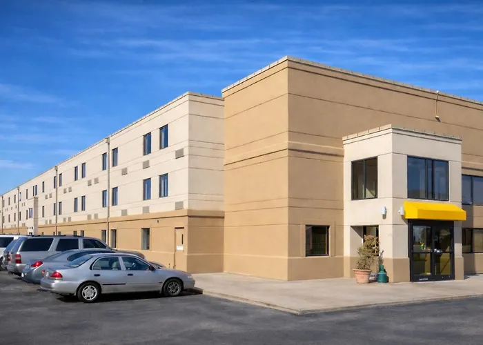 Super 8 By Wyndham Wichita North