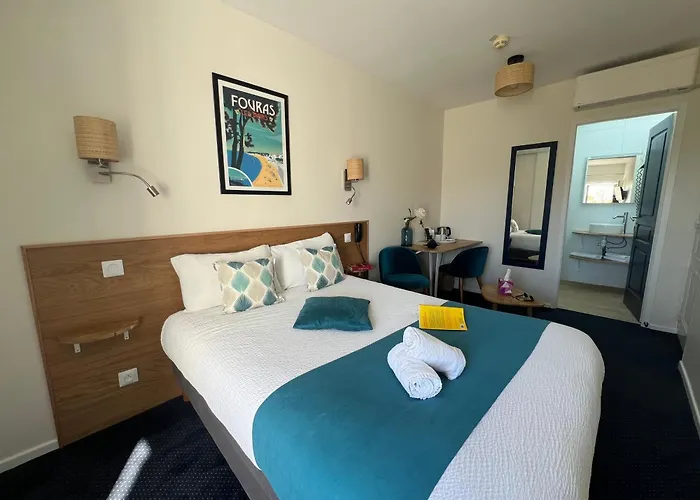 Un Hotel Sur Le Port