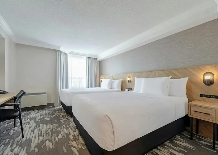 Sandman Signature Mississauga Hotel