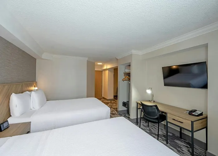 Sandman Signature Mississauga Hotel