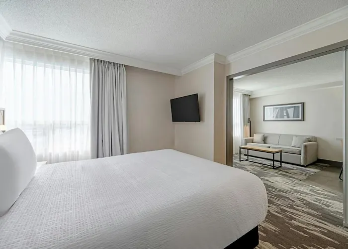 Sandman Signature Mississauga Hotel