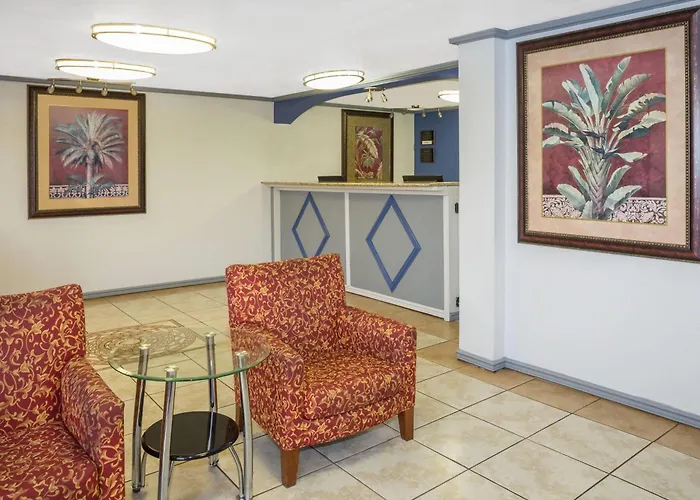 Travelodge By Wyndham Fort Myers North