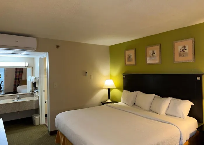 Quality Inn & Suites Moline - Quad Cities