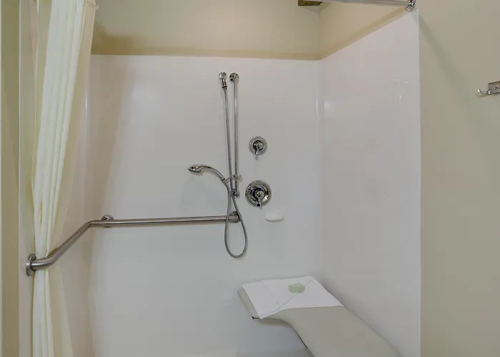 Cobblestone Inn & Suites - Brillion