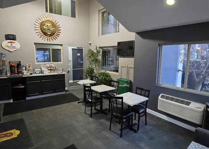 Super 8 By Wyndham Belleville St. Louis Area