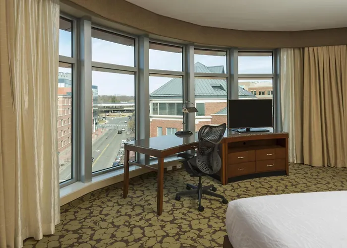 Hilton Garden Inn Alexandria Old Town National Harbor