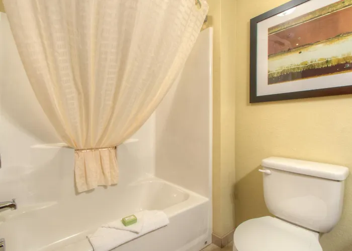 Cobblestone Hotel & Suites Pulaski/Green Bay