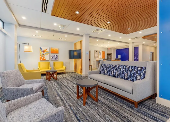 Holiday Inn Express & Suites - Medford By Ihg