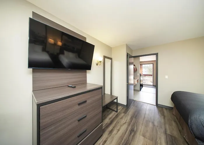 Super 8 By Wyndham Kingston Hotel