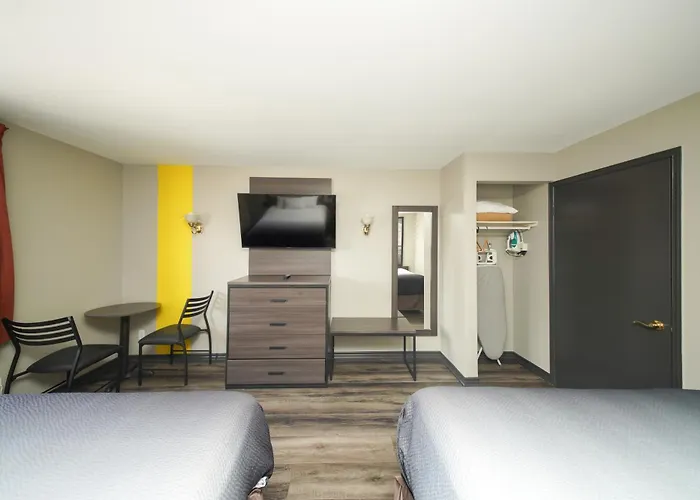 Super 8 By Wyndham Kingston