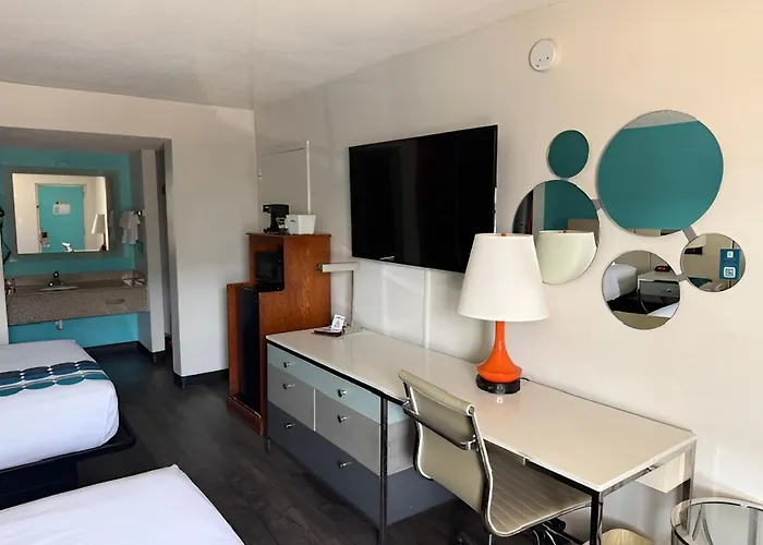 Howard Johnson By Wyndham Ft. Myers Fl