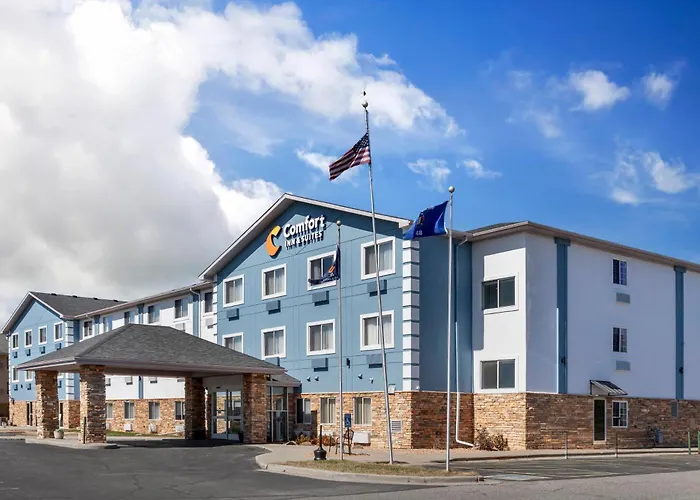 Quality Inn & Suites Wisconsin Dells Downtown - Waterparks Area Newly Renovated 2026