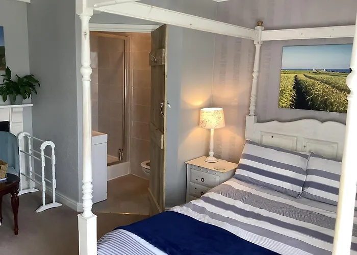 Haelarcher Farmhouse And Helicopter B&B