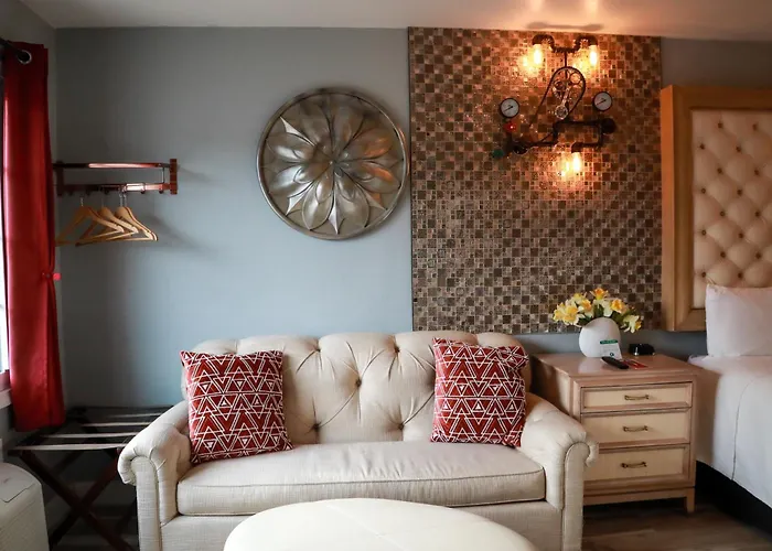 Dragonfly Inn & Suites