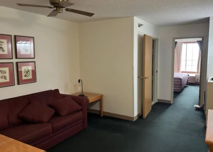 Garrison Inn And Suites