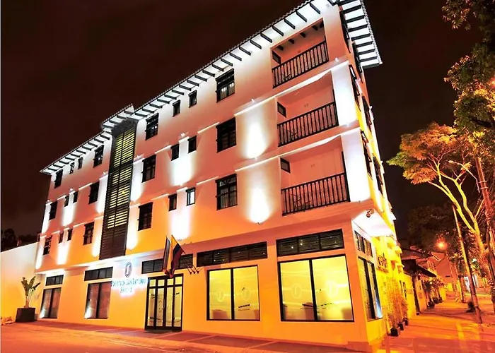 Aw Hotel Puerta de San Antonio